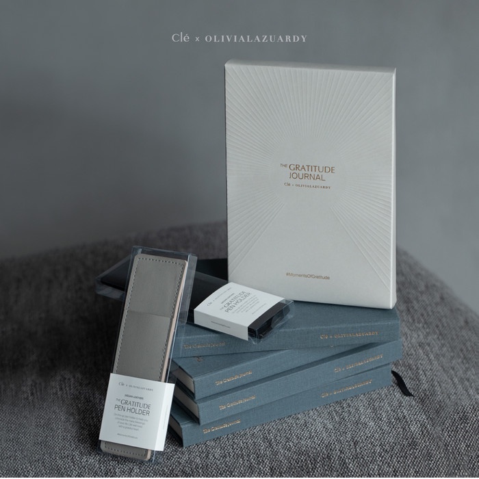 

✨BISA COD✨ -[Cle x Olivia Lazuardy] Bundle Gratitude Journal & Penholder - Black