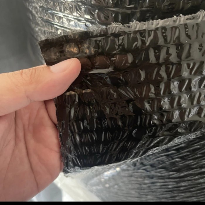 

BUBBLE WRAP TIPIS SUPER EKONOMIS UKURAN 125CM X 50M 2,1KG - Hitam