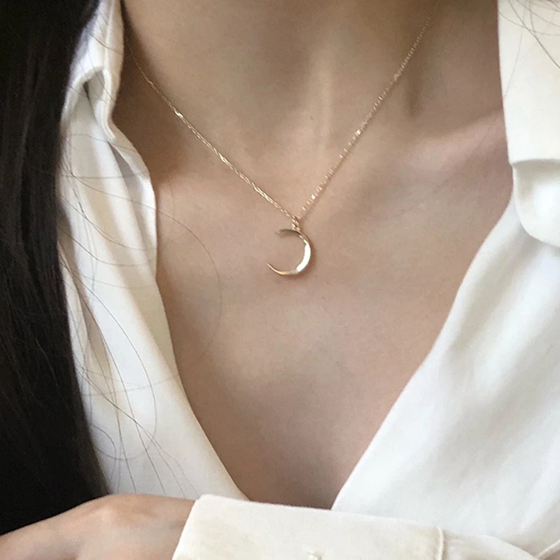 Kalung Liontin Bulan/Aksesoris Perhiasan Logam Sederhana Mode Baru/Wanita Warna Emas Paduan Kerah Rantai Klavikula