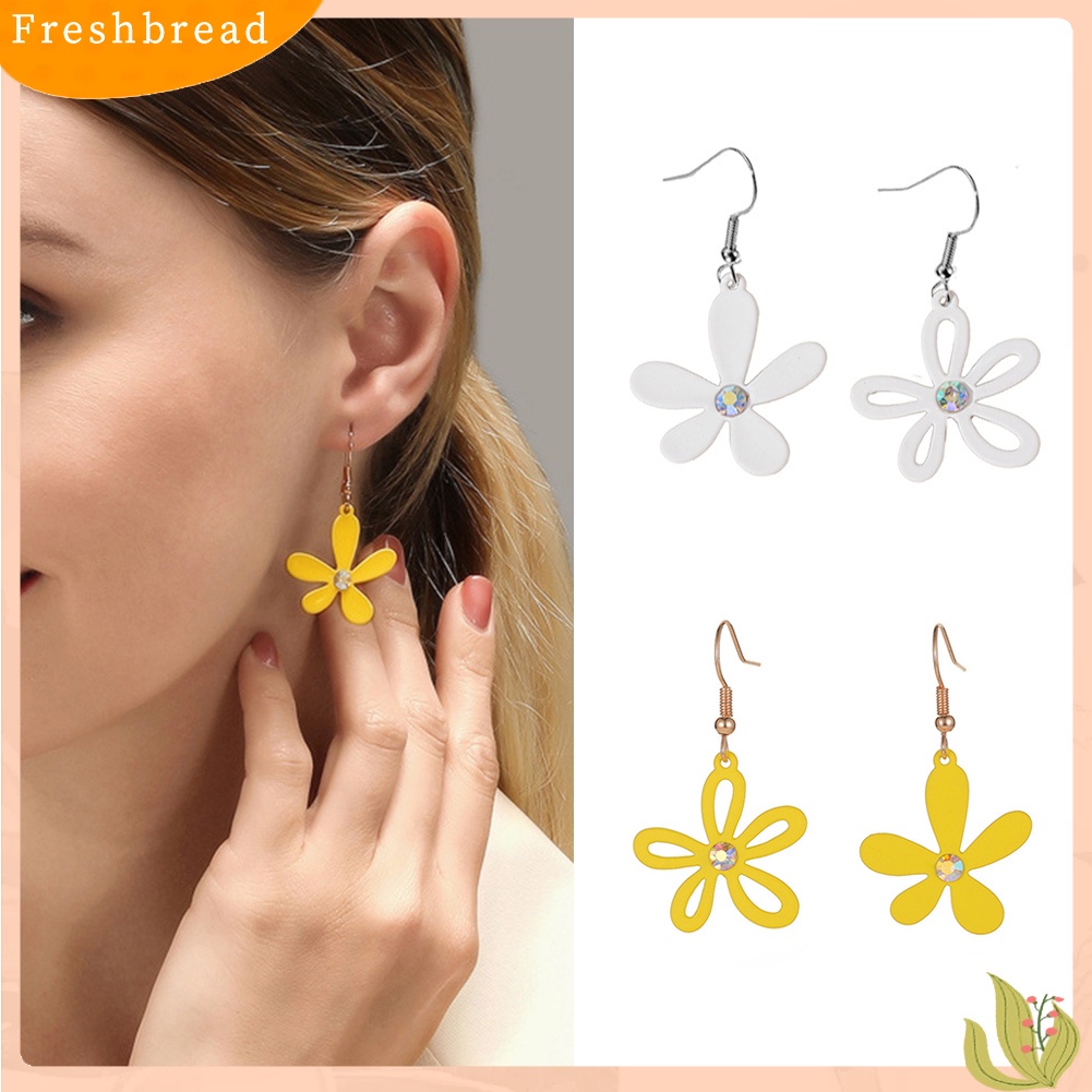 &lt; Freshbread &gt; Fashion Wanita Asimetris Berongga Bunga Menjuntai Ear Hook Earrings Perhiasan Hadiah