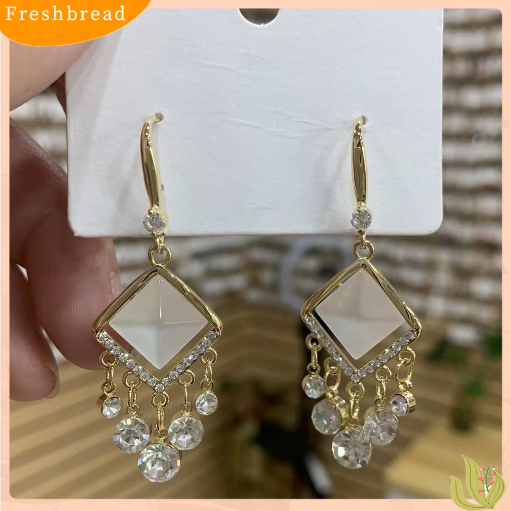 &lt; Freshbread &gt; 1pasang Drop Earrings Gaya Bohemia Bentuk Belah Ketupat Berlian Imitasi Mengkilap Rumbai Lady Earrings Perhiasan Pernikahan