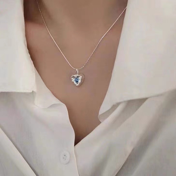 Vermiculite Biru Laut Tidak Teratur Tiga -Dimensi Cinta Kalung Rantai Klavikula