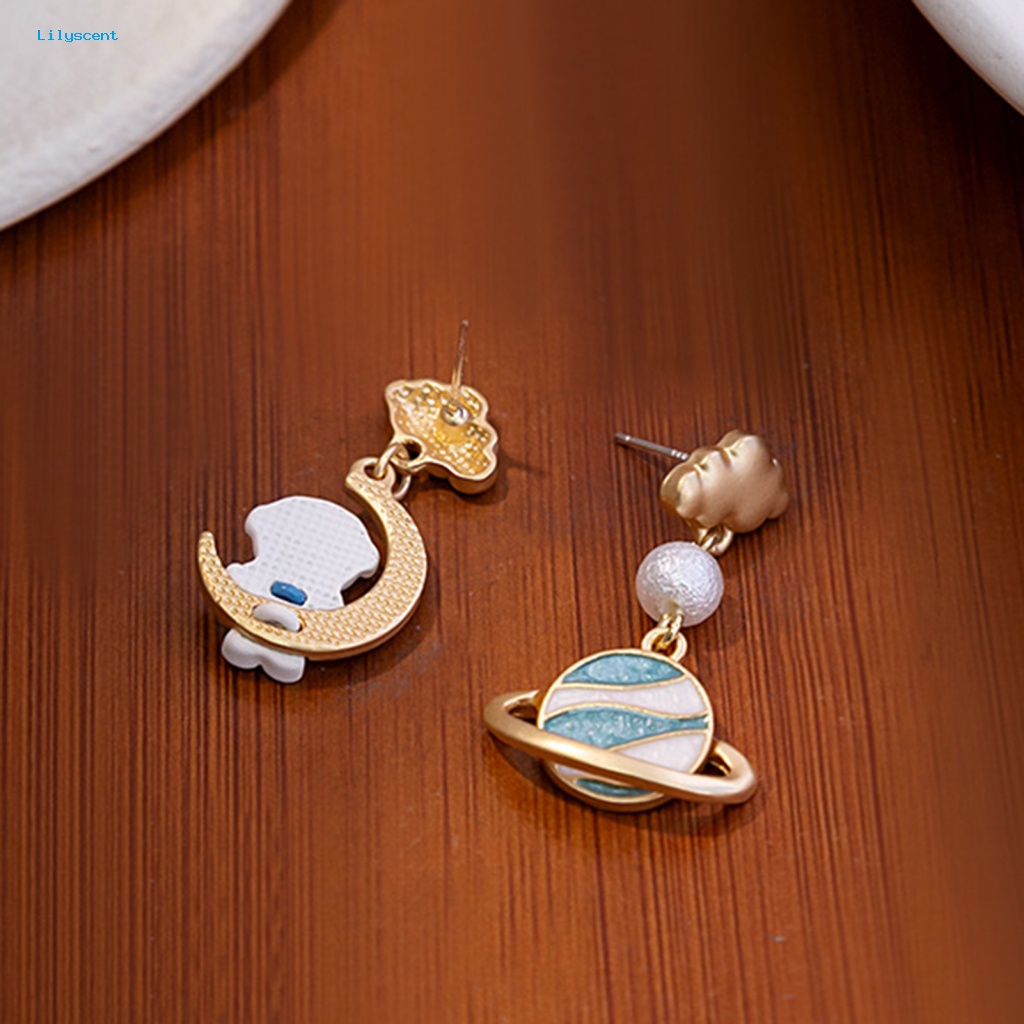 Lilyscent 1pasang Anting Liontin Sederhana Untuk Pacaran Indah Spaceman Planet Moon Pendant Stud Earrings Tiga Dimensi