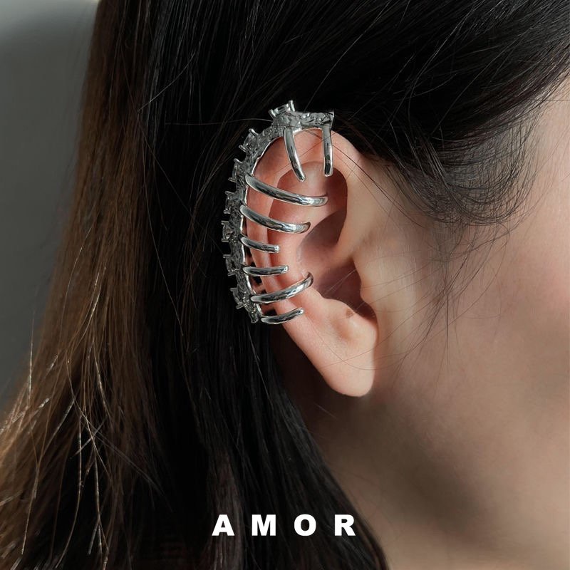 Anting Klip Telinga Tulang Belakang Logam Berlian Tanpa Lubang Telinga unisex trend Niche design Pria Dan Wanita