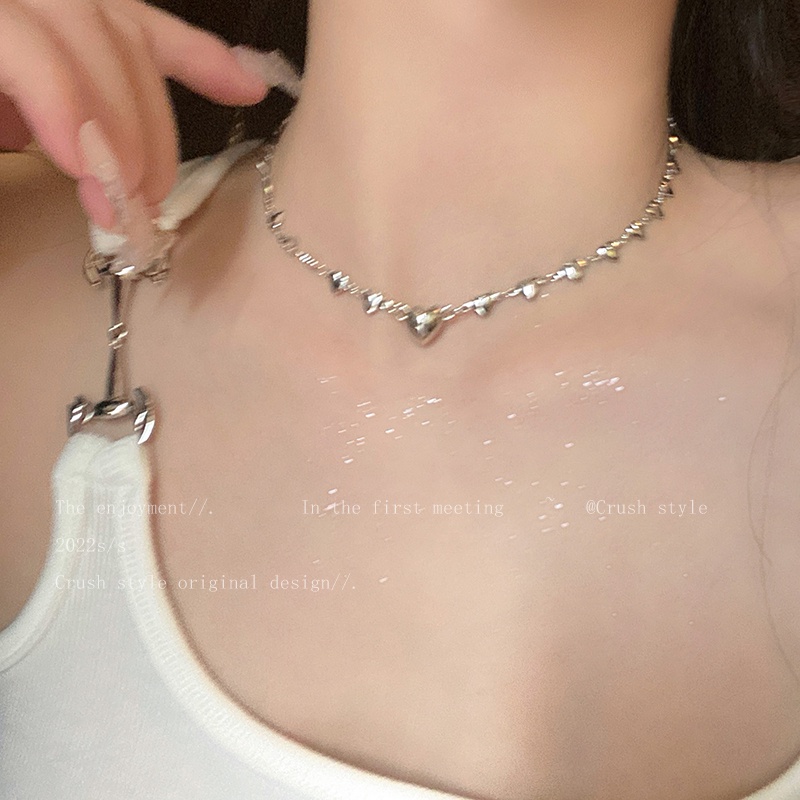 Yeezii Kalung Rantai Hati Silver Sederhana Choker Klavikula Hisap Magnetik Untuk Aksesoris Perhiasan Wanita