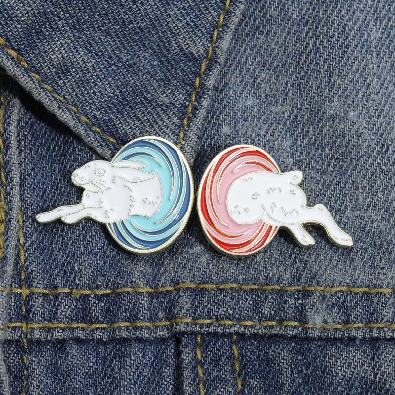 Kelinci Lucu Kucing Paus Lompat Luar Angkasa Enamel Pin Bros Semesta Petualangan Lapel Pin Lencana Kartun Hewan Perhiasan Hadiah