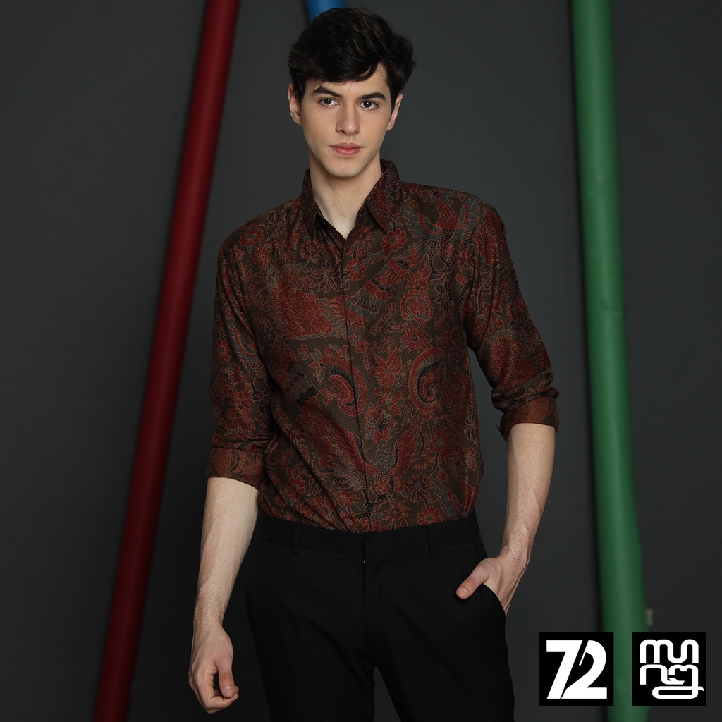 BATIK PRIA LENGAN PANJANG Kemeja Hem Slimfit Premium Motif Merak Warna Hijau Tua 723587 Cap 72 - Baju Kemeja Atasan Pakaian Setelan Batik Pria Cowok Laki Laki Remaja Keluarga Kantor Lengan Panjang Modern Slimfit Slim Fit Premium Kekinian