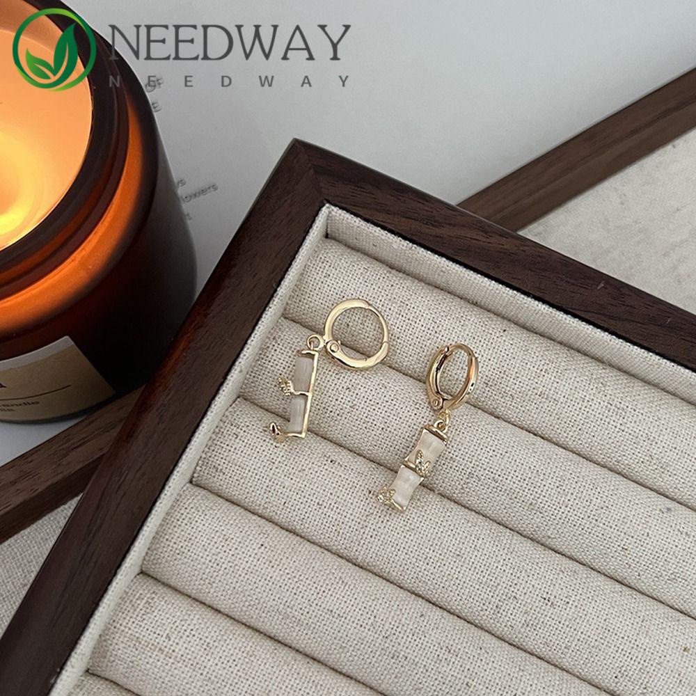 Needway  Wanita Menjuntai Anting Temperamen Retro Fashion Perhiasan Opal Indah Berlian Imitasi Drop Earrings Klip Anting