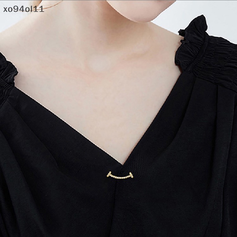 Xo Kepribadian Wajah Logam Bros Anti Ekspos V-neck Gesper Aksesoris Serbaguna Kecil Bros Pin Mantel Tombol Ornamen OL