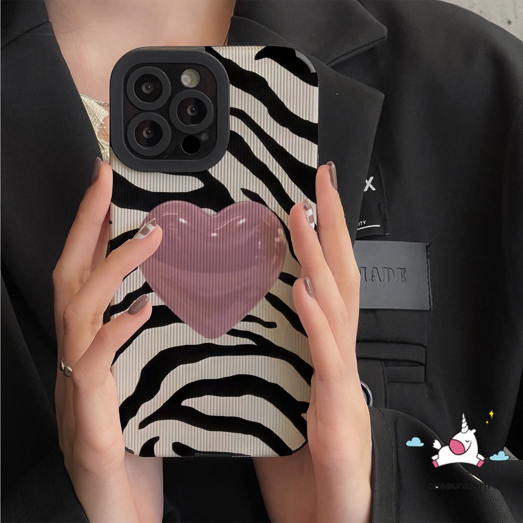 Art Zebra Stripe Love Heart Cute Little Monster Case Kompatibel Untuk iPhone XR 11 12 13 14 Pro MAX 7 8 Plus X XS MAX Kotak-Kotak Red Kisses Lips Tekstur Kulit Shockproof Cover