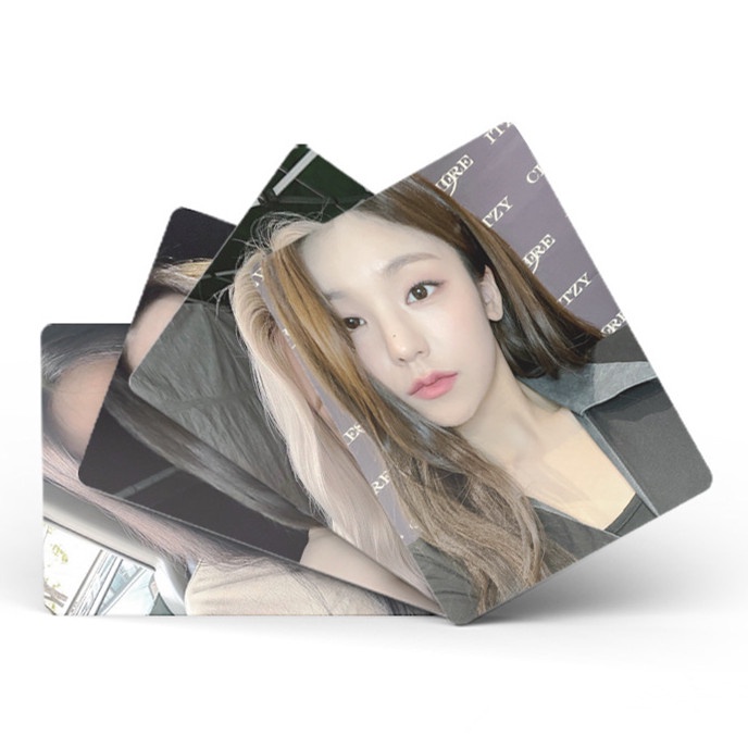 50pcs /box ITZY Photocards Album Kartu Lomo Laser Koleksi Kpop