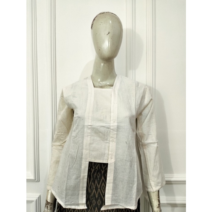 

Kebaya Modern Kutu Baru Embos Polos - Putih, M