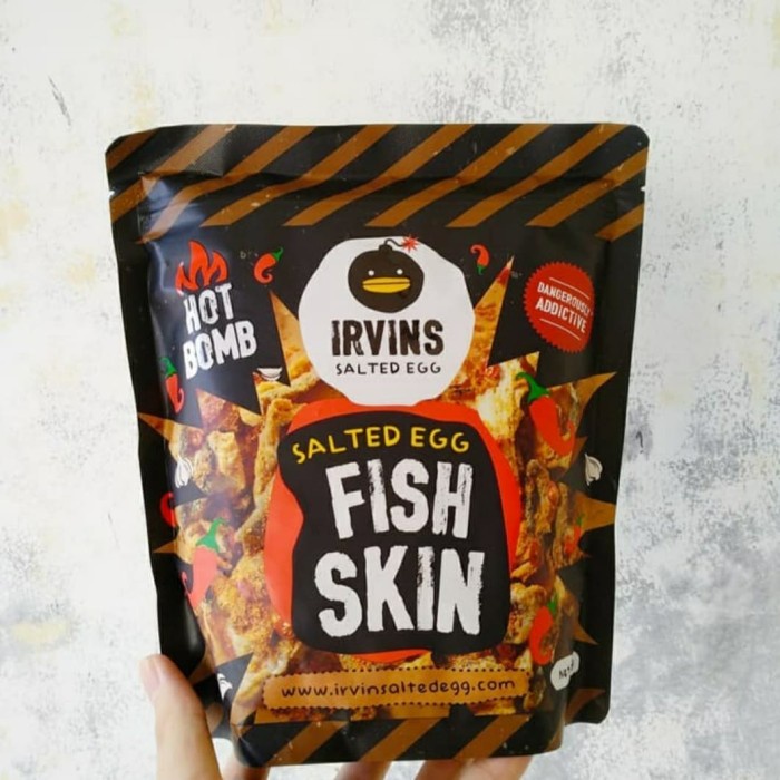 

✨Ready Stok✨ - IRVINS Hot Bomb Salted Egg Fish Skin 105 Gram (Made in Singapore) - Fish Skin