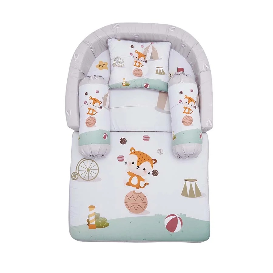 [2 Kg] Vee &amp; Mee Kasur Bayi Lipat Bumper Anti Bakteri + Kelambu Circus Series -  VMK 1070