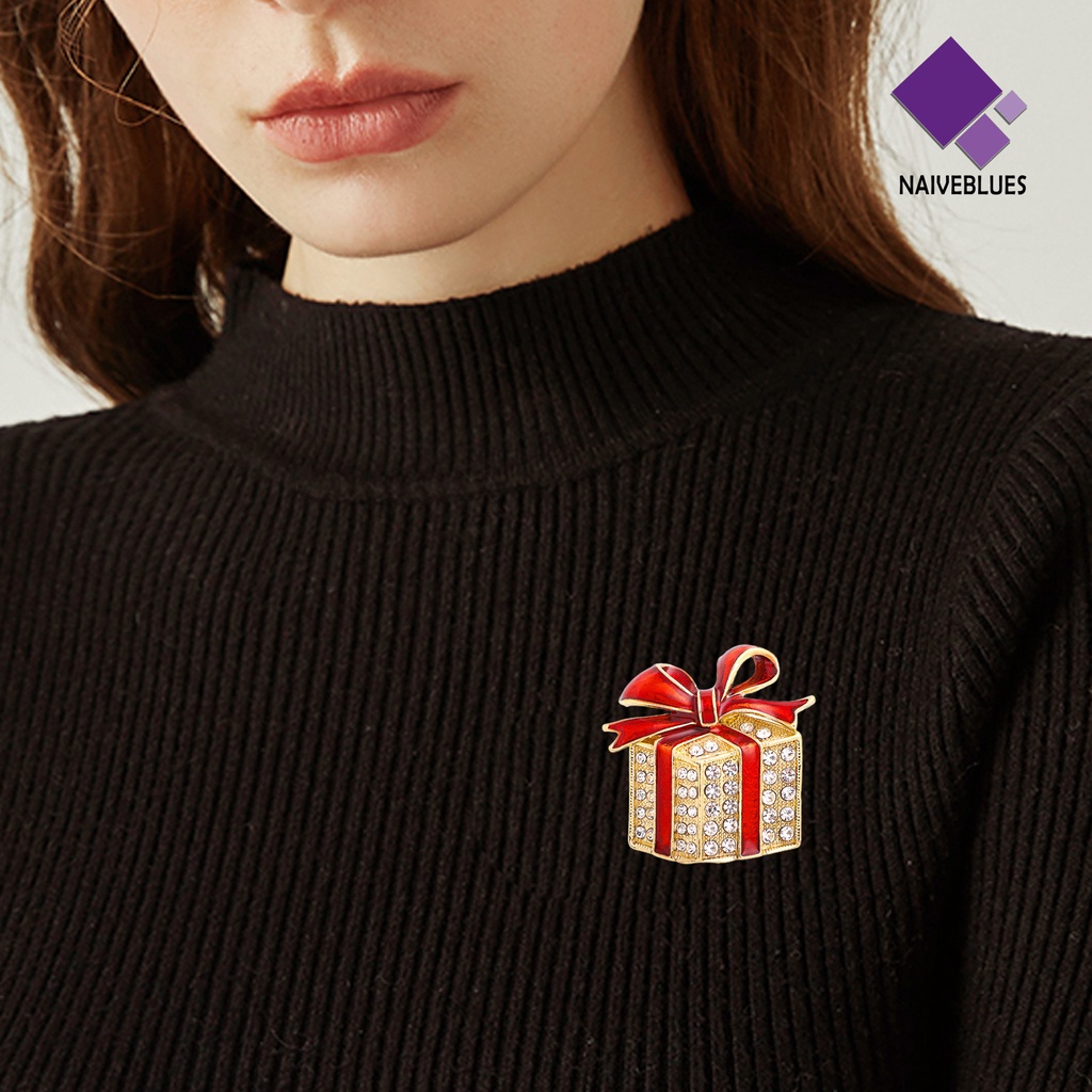 &lt; Naiveblues &gt; Bros Pin Xmas Elemen Pakaian Sehari-Hari Bahan Alloy Pria Berlian Imitasi Kotak Hadiah Untuk Pernikahan