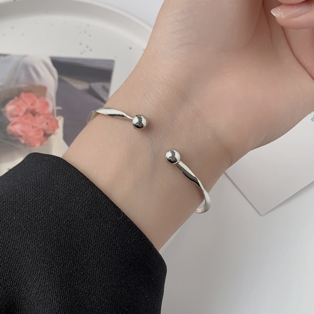 Gaya Baru Mobius Memutar Gelang Perempuan2023 Gaya Baru Segar All-Match Temperamen Sederhana ins Gelang Bracelet