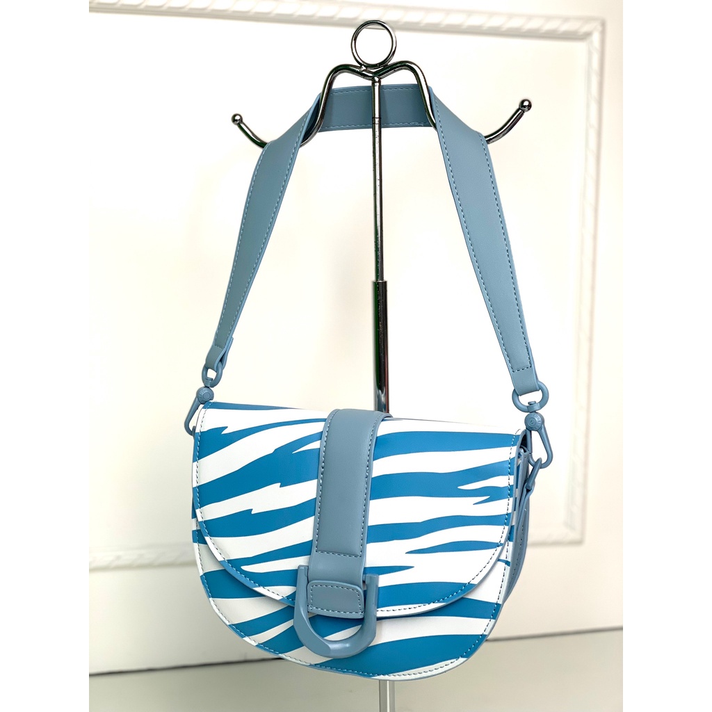 TAS WANITA IMPORT BRANDED CK973 MOTIF ZEBRA STRIP PREMIUM SLING BAG