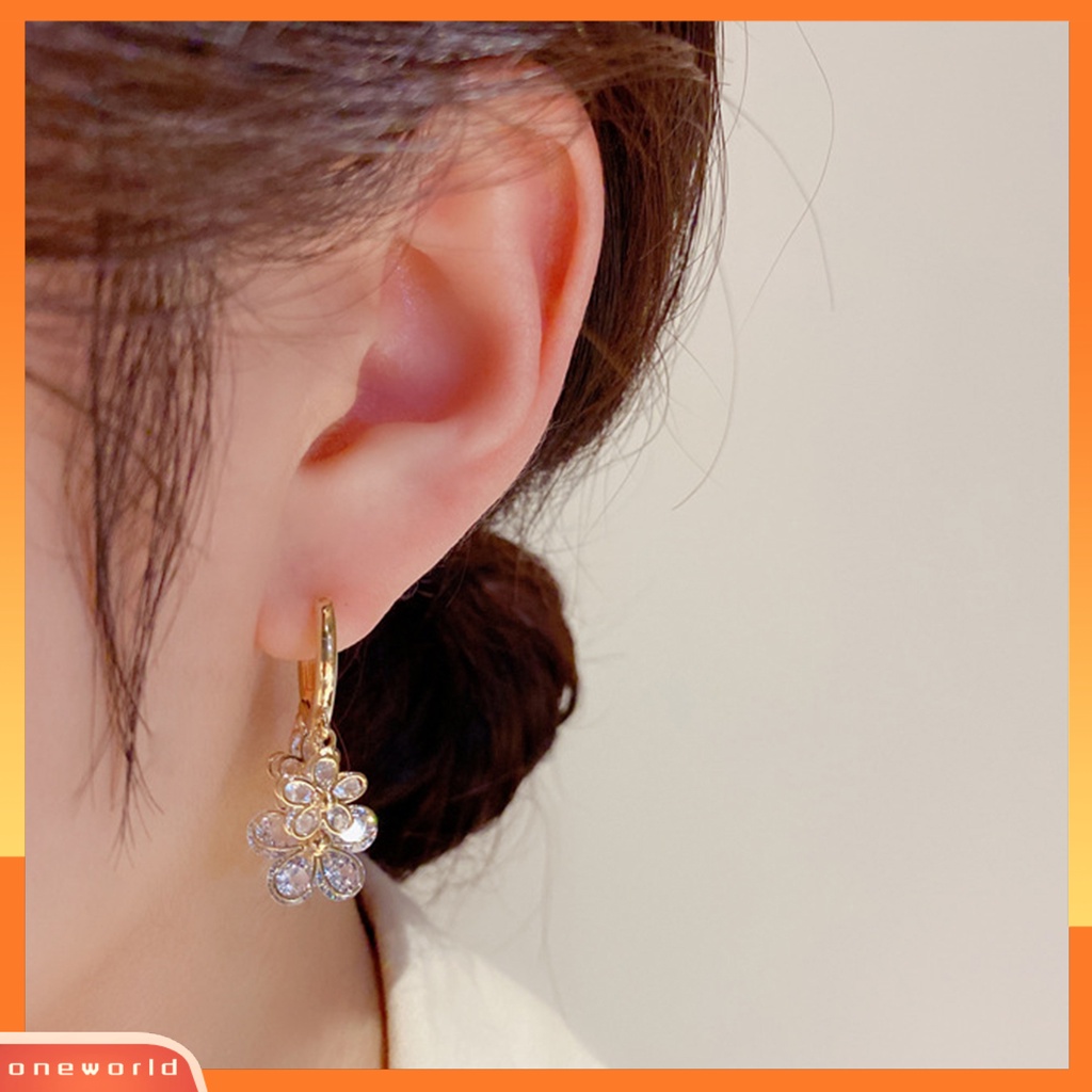 [WOD] 1pasang Wanita Hoop Earrings Shiny Vivid Rumbai Kristal Imitasi Bentuk Bunga Anting Gantung Perhiasan Pernikahan