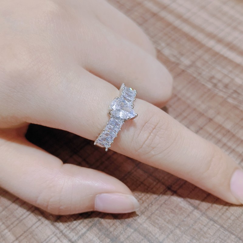 Cincin Zirkon Tetesan Air Mewah Ringan Perempuan Eropa Amerika High-End Super Berkedip Zirkon Terbuka Jari Telunjuk