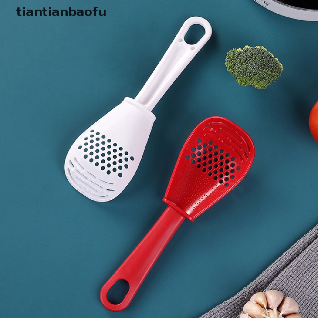 [tiantianbaofu] Al Sendok Masak Dapur Lubang Gantung Tahan Panas Saringan Sup Kentang Bawang Putih Press Colander Butik Dapur Inovatif