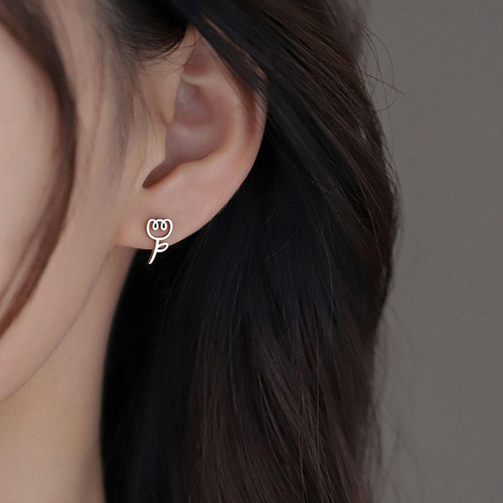 Mxbeauty Wanita Anting Mini Lucu Sederhana Perhiasan Fashion Niche Desain Hadiah Gadis Bunga Tulip Alloy Gaya Korea Earrings