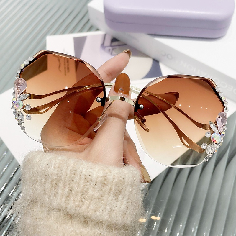 (YUZHU) Kacamata Hitam Tanpa Bingkai Logam Fashion Korea Untuk Wanita Oversized Frame Diamond Gradient Sunglasses