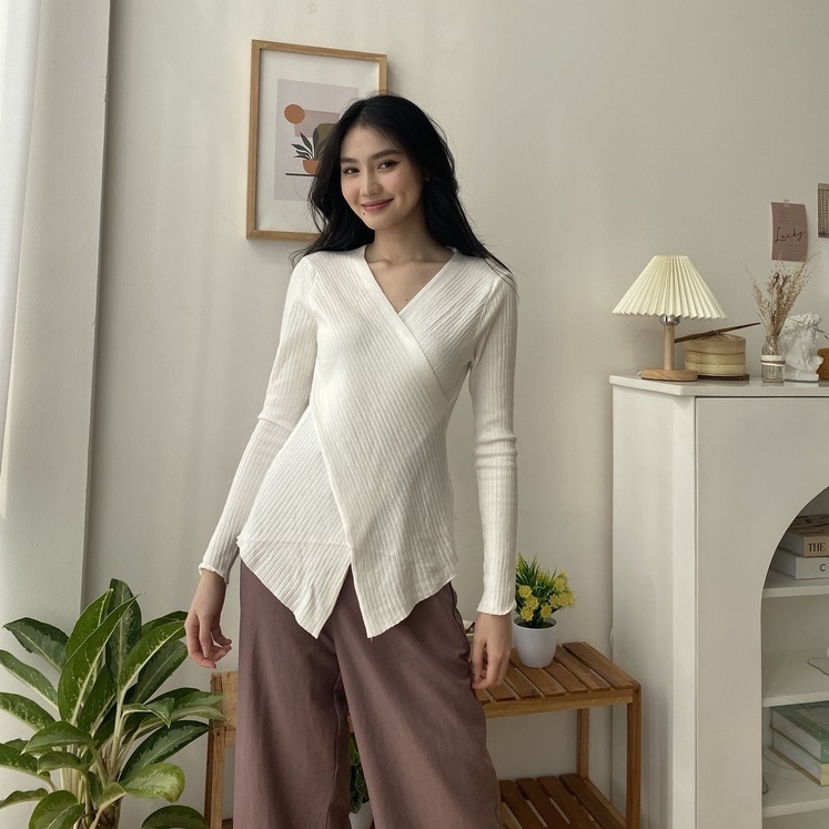 Eyri Knit Blouse - Atasan Rajut - Korean Casual Top