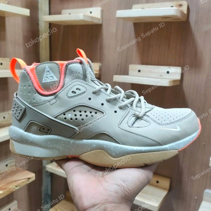 Sepatu Hiking Nike ACG Air Mowabb Limestone