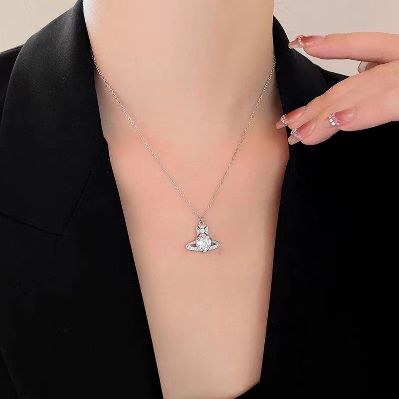 Ladies Simple Charm Necklaces/Ins Fashion Y2K Jewelry Accessories/Ladies Simple Charm Necklaces/Kalung Liontin Cinta Planet Saturnus Kreatif/