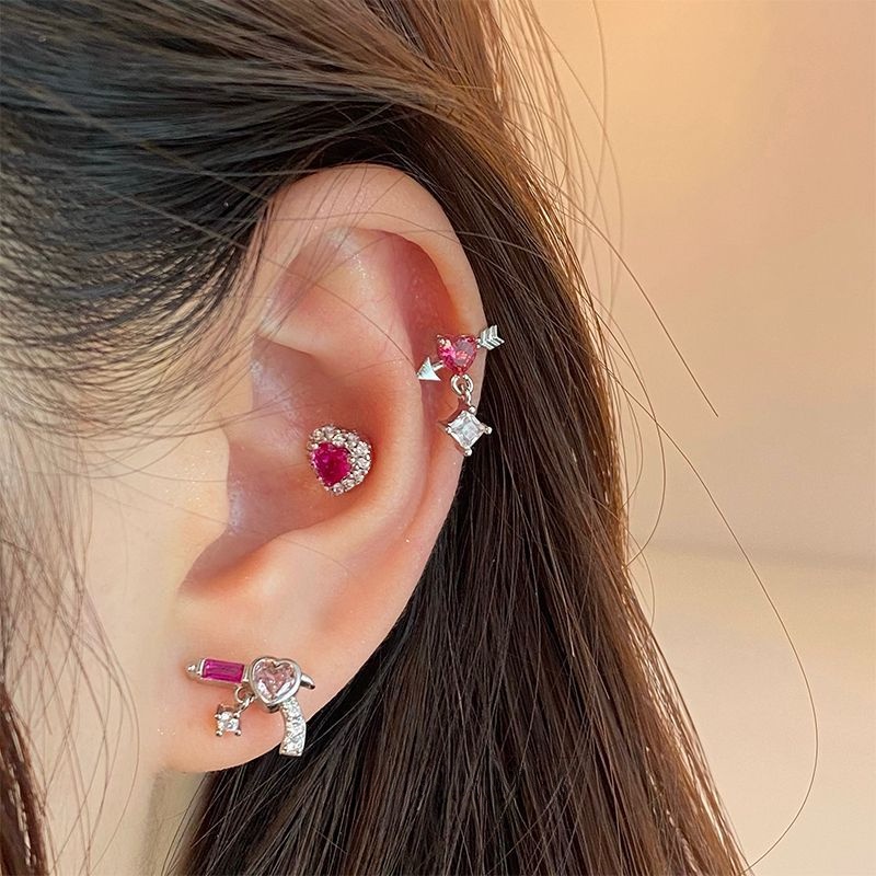 Anting Tusuk Bentuk Tulang Telinga Beruang Hati Zircon Warna Pink Gaya Korea Untuk Wanita