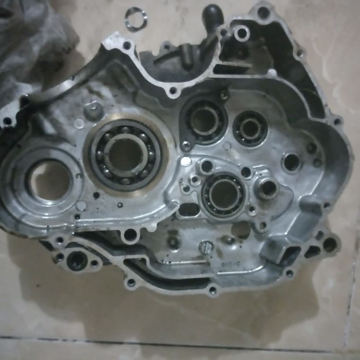 krengkes rengkes blok crankcase kanan original copotan satria fu