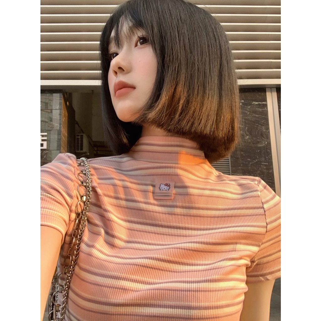 Gaya Manis Keren Gadis Panas Pendek Pinggang Bergaris T-shirt   dan  Desain Baru Rasa Ketat Crop Top