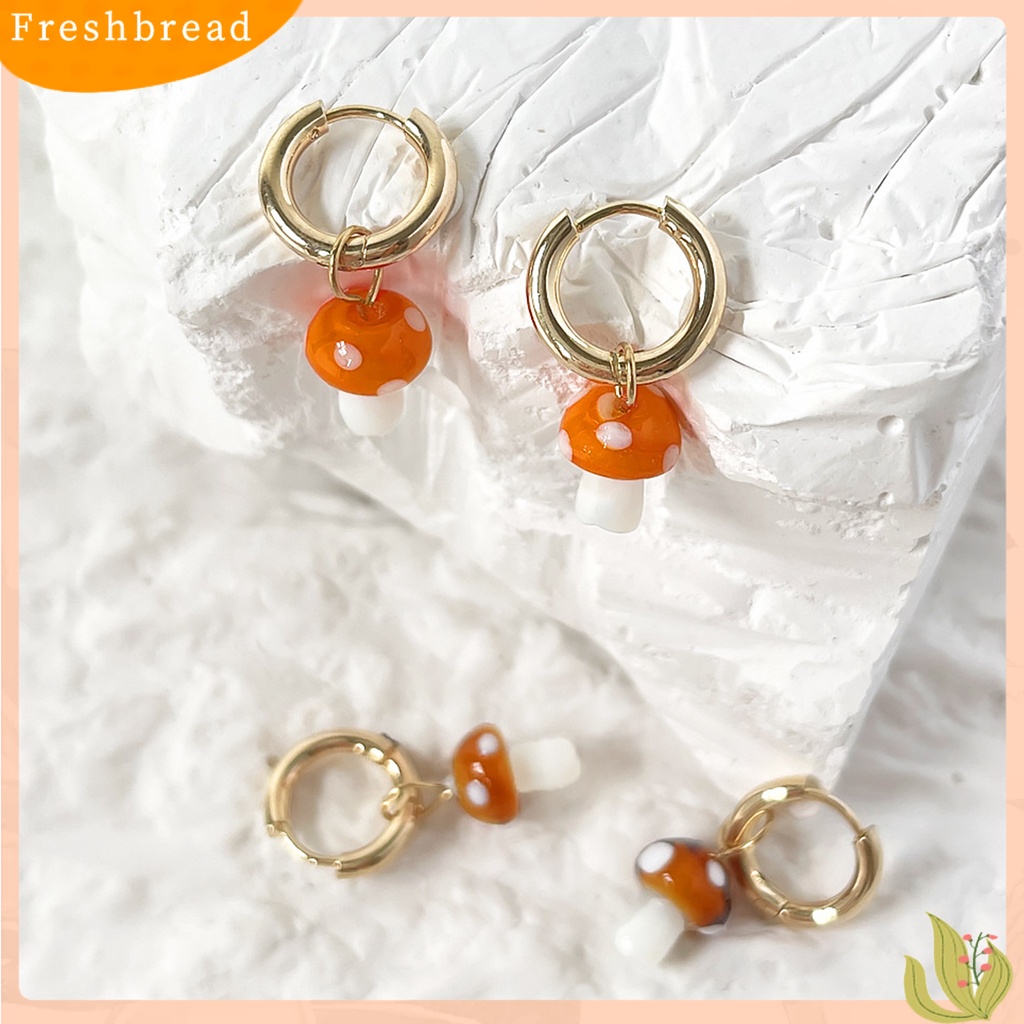 &lt; Freshbread &gt; 1pasang Anting Wanita Permukaan Halus Ringan Hias Tahan Lama Anti Cacat Manis Hidup Bentuk Jamur Huggie Earrings Women Ear Accessories