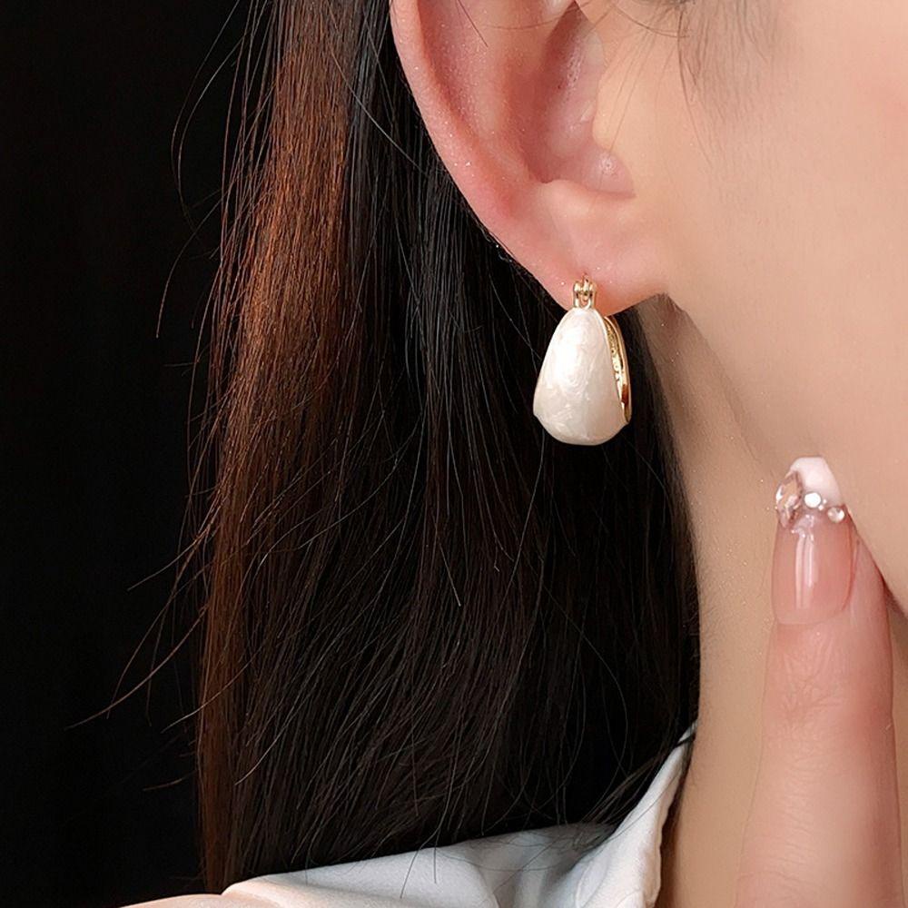 Mxbeauty Wanita Anting Bulat Trendi Indah Sederhana Menetes Minyak Telinga Studs Niche Desain Hadiah Gadis Paduan Gaya Korea Earrings