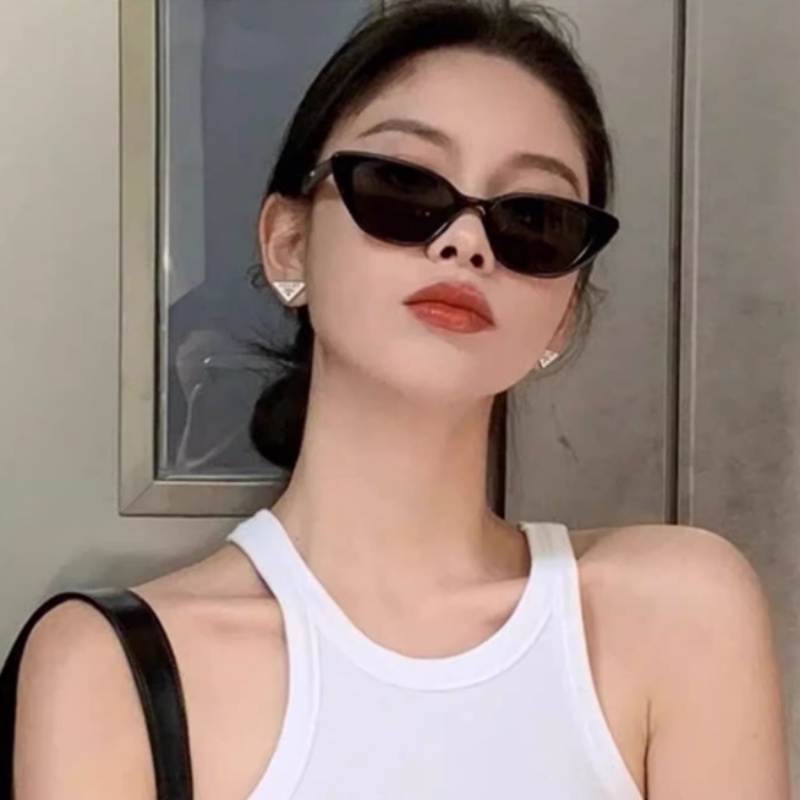 Papaozhu Kacamata Hitam Mata Kucing Keren Untuk Wanita Pria Gaya Anti-Radiasi Sunnies Eyeglasses Aesthetic Shades Outdoor Fashion UV400 Protect Eyewear