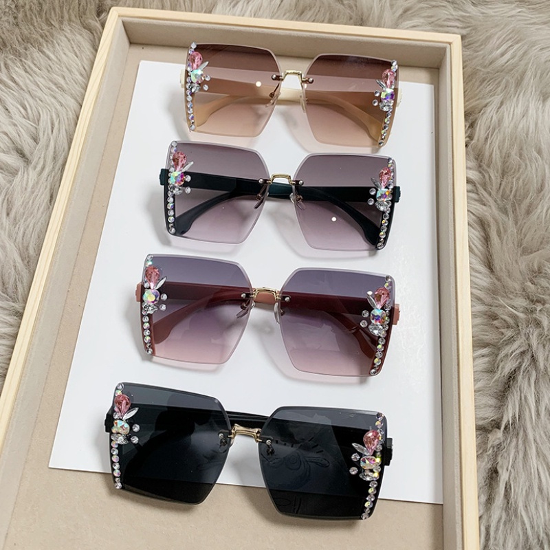 (YUZHU) Trendy Fashion Rimless Trimmed Sunglasses Square Diamond Shimmering Sunshade Untuk Wanita