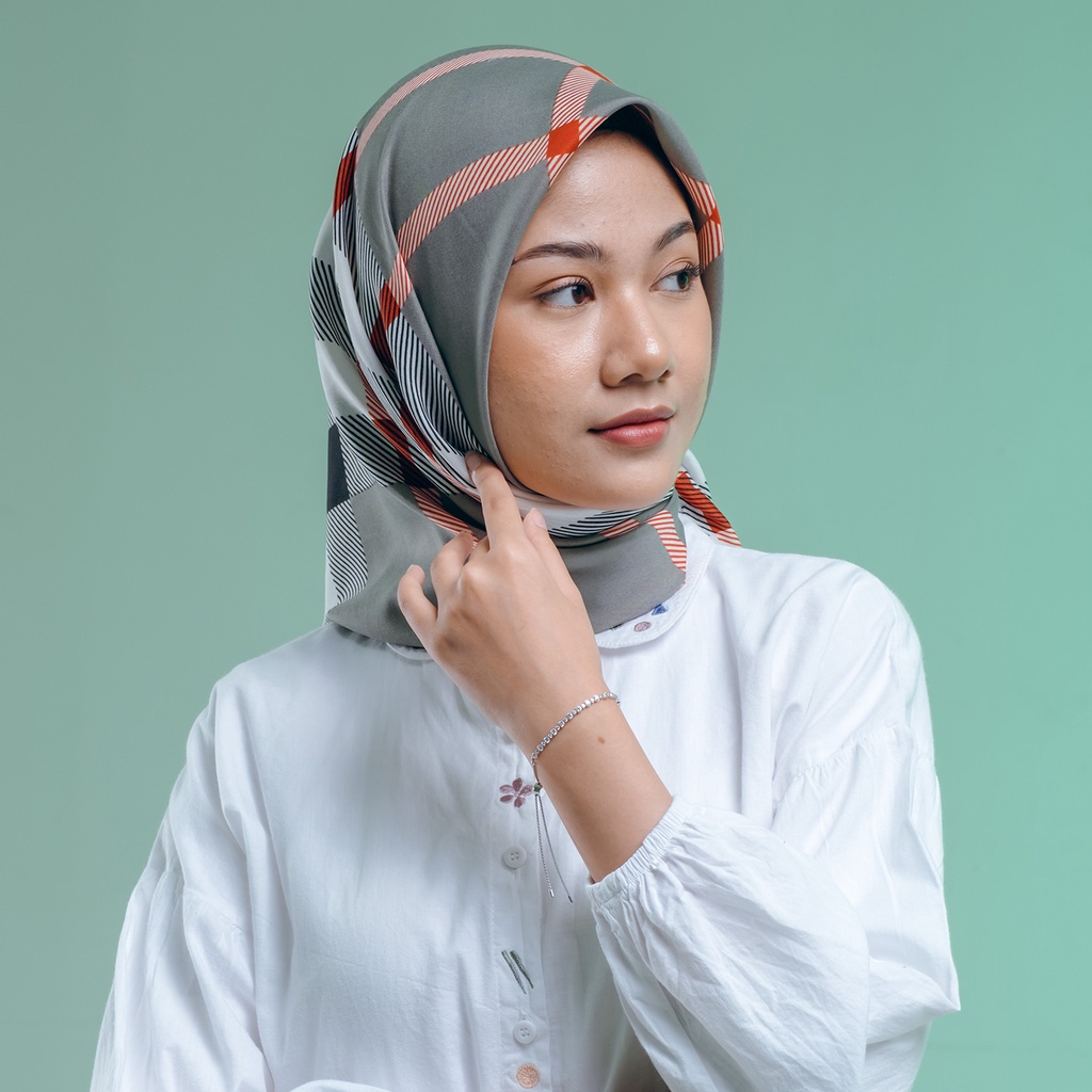 Hijab Motif [BURBERRY] - Voal Segi Empat Lasercut Printing 120 Premium | Hijab Motif Lasercut Sam Sc