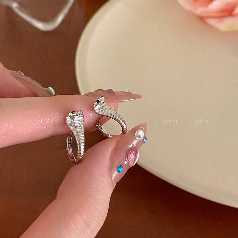 1pc Anting Klip Ular Bahan Alloy Fashion Untuk Wanita