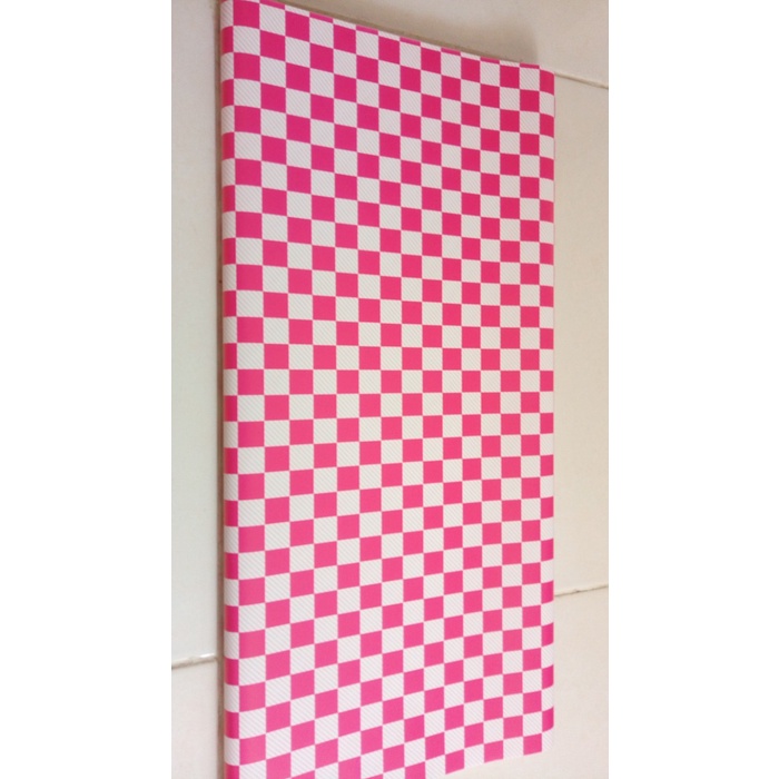 

Kertas kado kotak pink putih