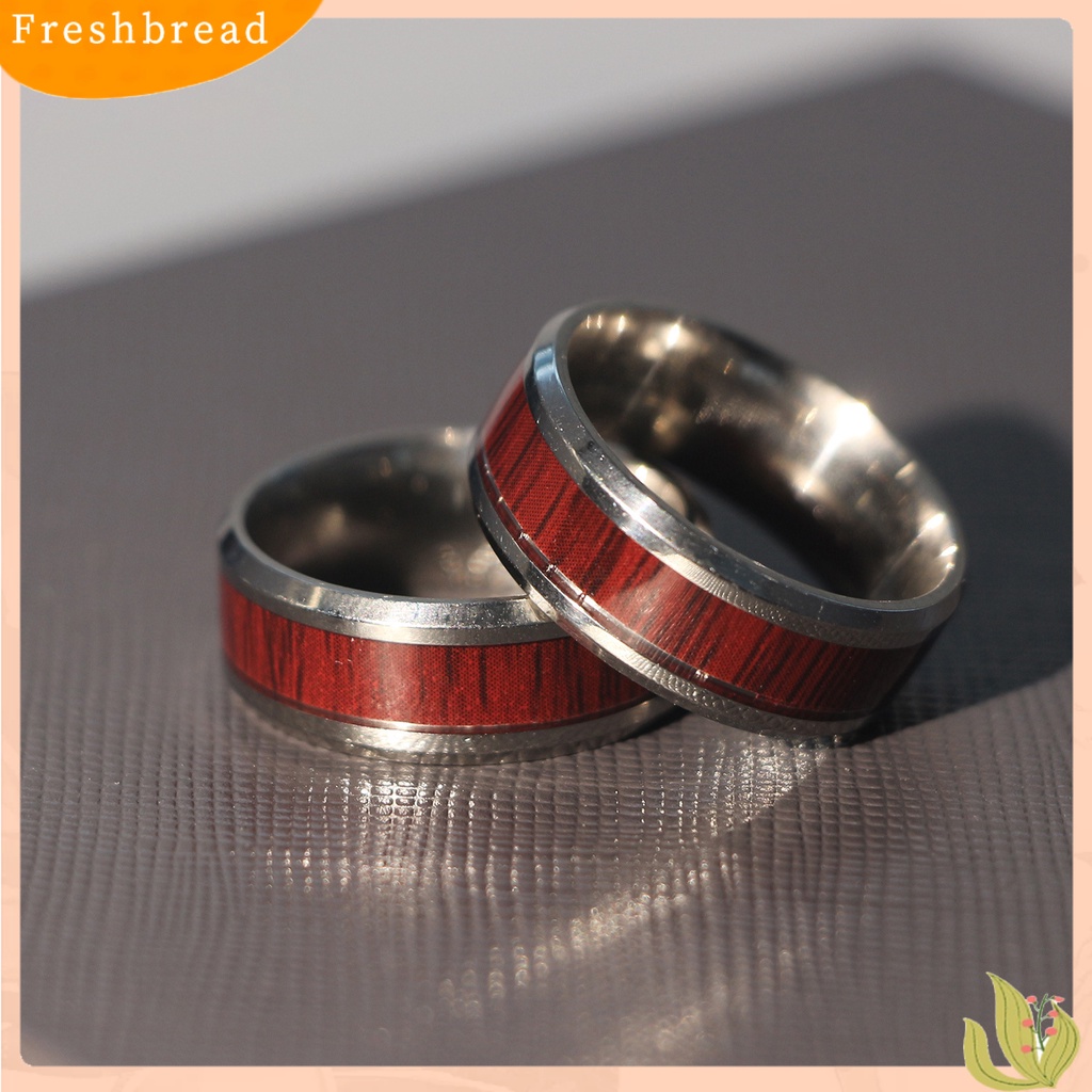 &lt; Freshbread &gt; Cincin Firm Desain Serat Kayu Merah Bahan Titanium Steel Pecinta Romantis Dekorasi Jari Untuk Hadiah Valentine