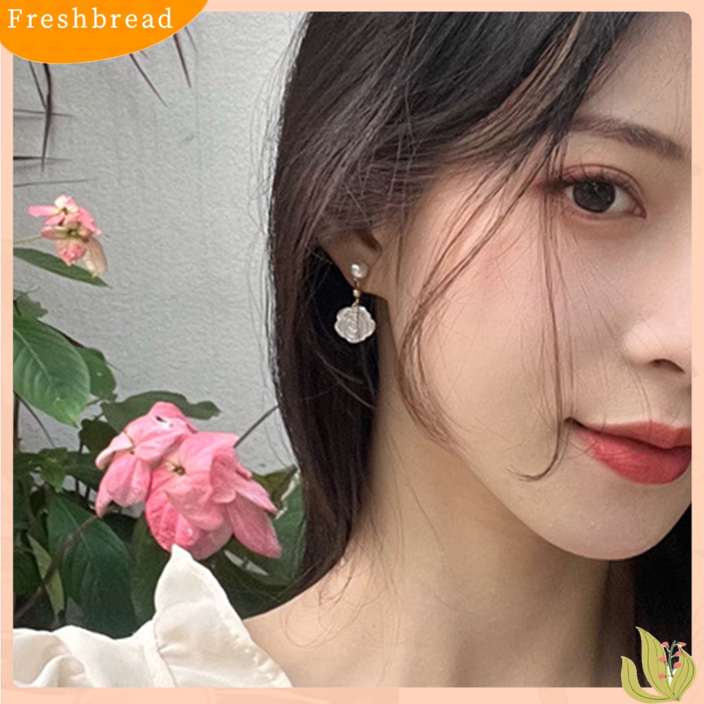 &lt; Freshbread &gt; 1pasang Anting Wanita Bentuk Camelia Desain Mutiara Imitasi Pertunjukan Pesona Unik Alloy Bunga Mini Gaya Elegan All-Match Drop Earrings Untuk Pacaran