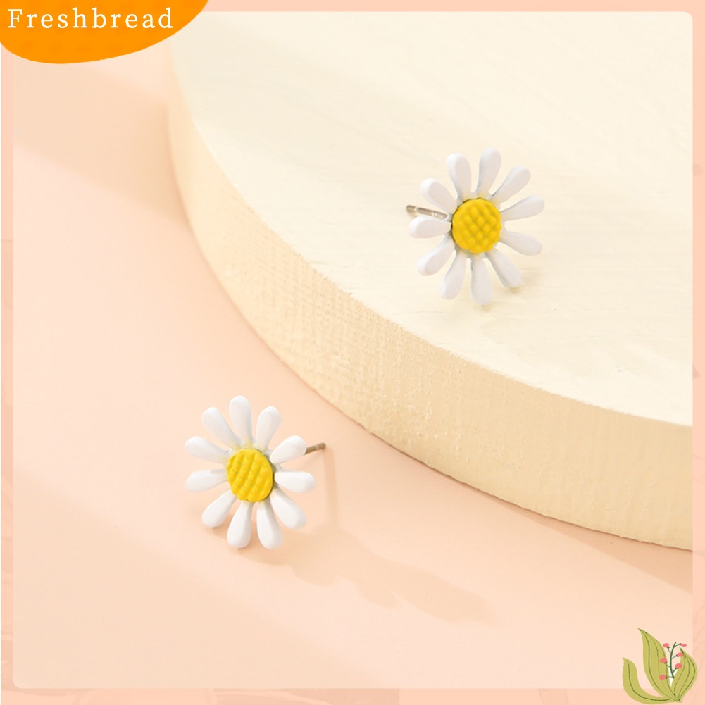 &lt; Freshbread &gt; Wanita Elegan Resin Kecil Marguerite Ear Stud Earrings Tindik Perhiasan Hadiah