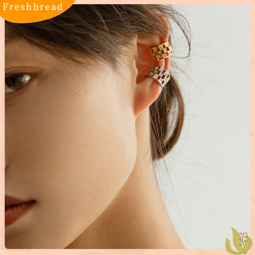 &lt; Freshbread &gt; 1pasang Anting Wanita Desain Kotak-Kotak Kepribadian Berongga Temperamen High-end Dress Up Hypoallergenic Non Piercing Telinga Klip Anting Perhiasan Fashion