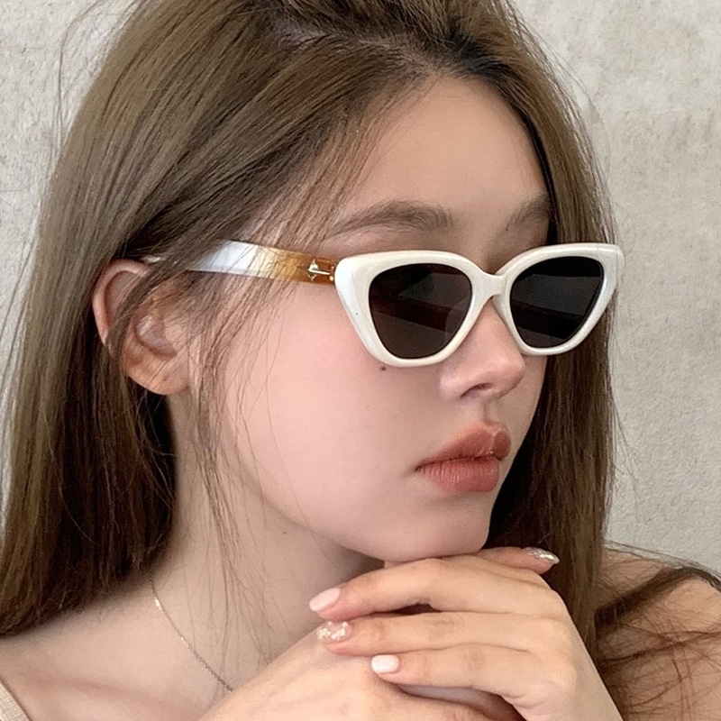 (YUZHU) Y2k Bintang Mata Kucing Jelly Bingkai Kacamata Hitam Perempuan INS Gaya Babes Anti UV Sunglasses