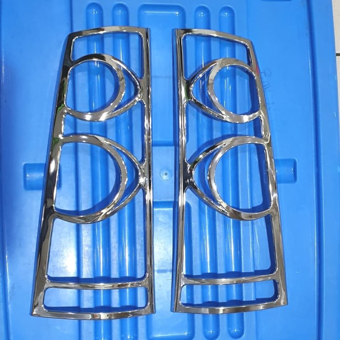 Garnis lampu stop belakang AVANZA NEW 2008-2011 chrome