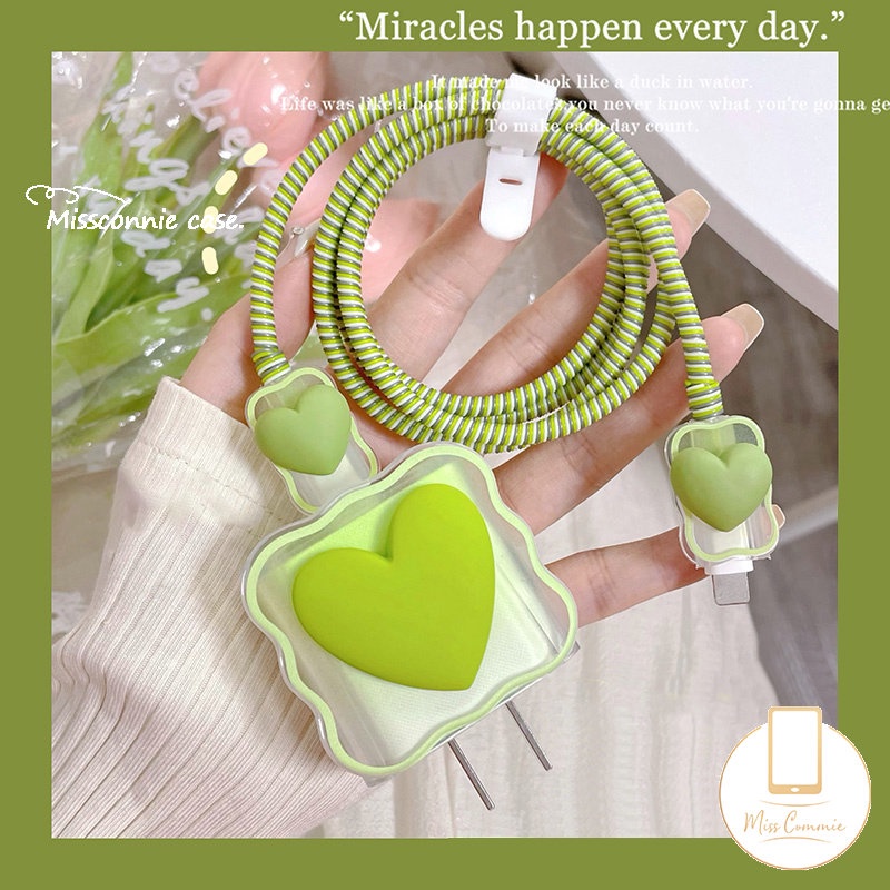 Set Lengan Kabel Data Tepi Bergelombang 5in1 Kompatibel Untuk Apple 18/20W Adaptor Charger Kartun Toy Story Strawberry Bear Macaron Permen Warna 3D Ikatan Simpul Cinta Hati Penutup Kabel Jalur USB