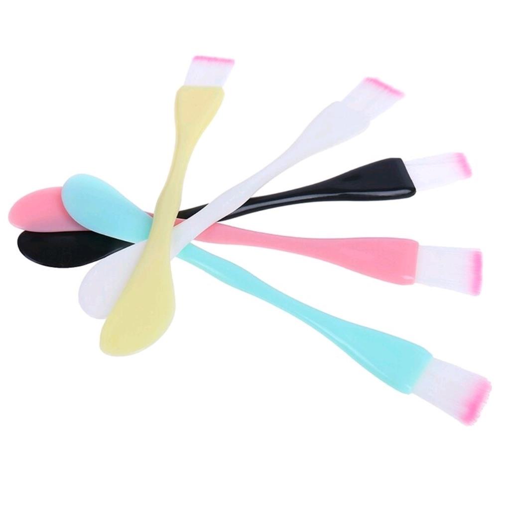 Kuas Masker 2in1 Kuas + Spatula memiliki 2 fungsi