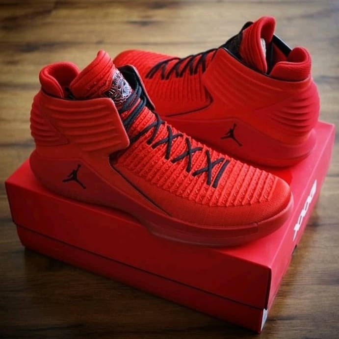 Sepatu Basket Nike Jordan Premium - Merah