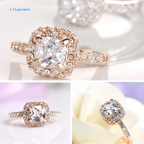 Lilyscent Women's Engagement Bridal Wedding Band Shiny Mewah Persegi Berlian Imitasi Cincin Hadiah