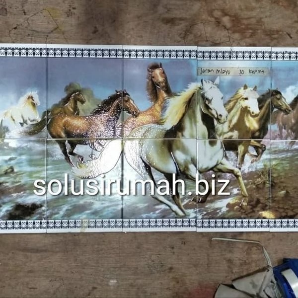 KERAMIK GAMBAR KUDA 10 KEPING KERAMIK + PETI 10PCS 20X25CM LUKISAN